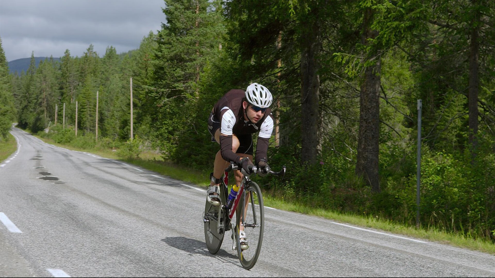 哈利伯顿魔术师般掌控全局,掘金单节风暴击溃热火防线