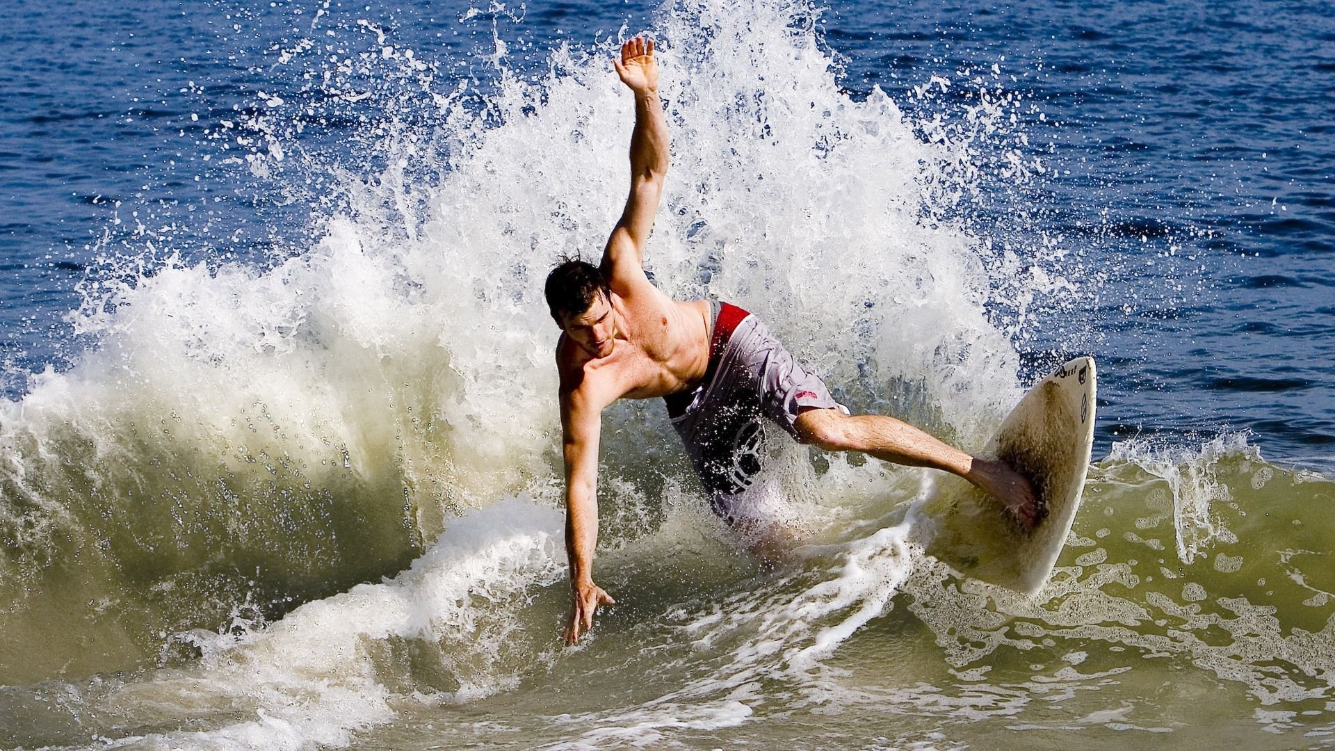诺里斯统治全场，雷诺车队史诗级翻盘红牛二队